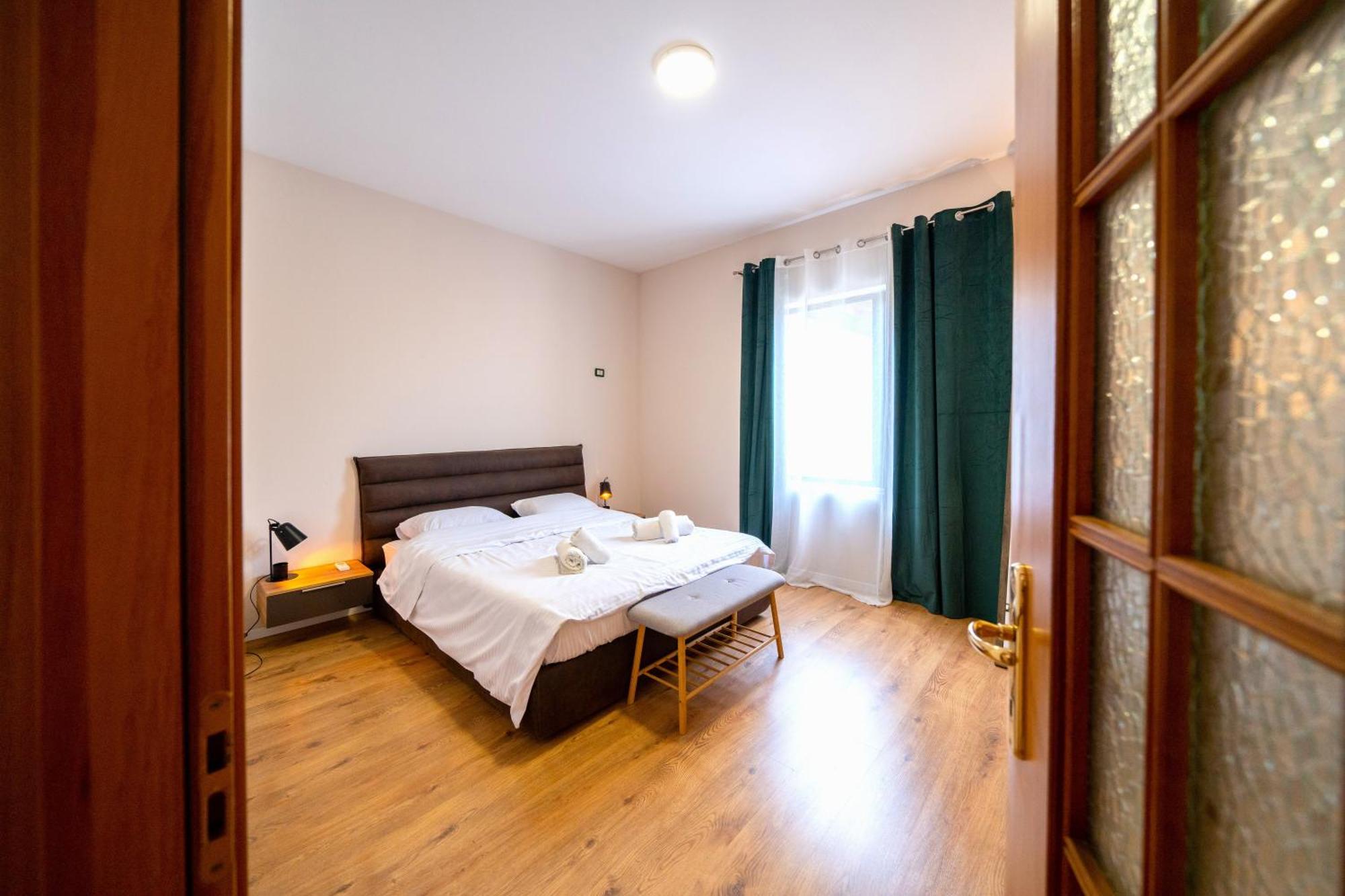 Colorful Comfy Condo Central 地拉那 外观 照片