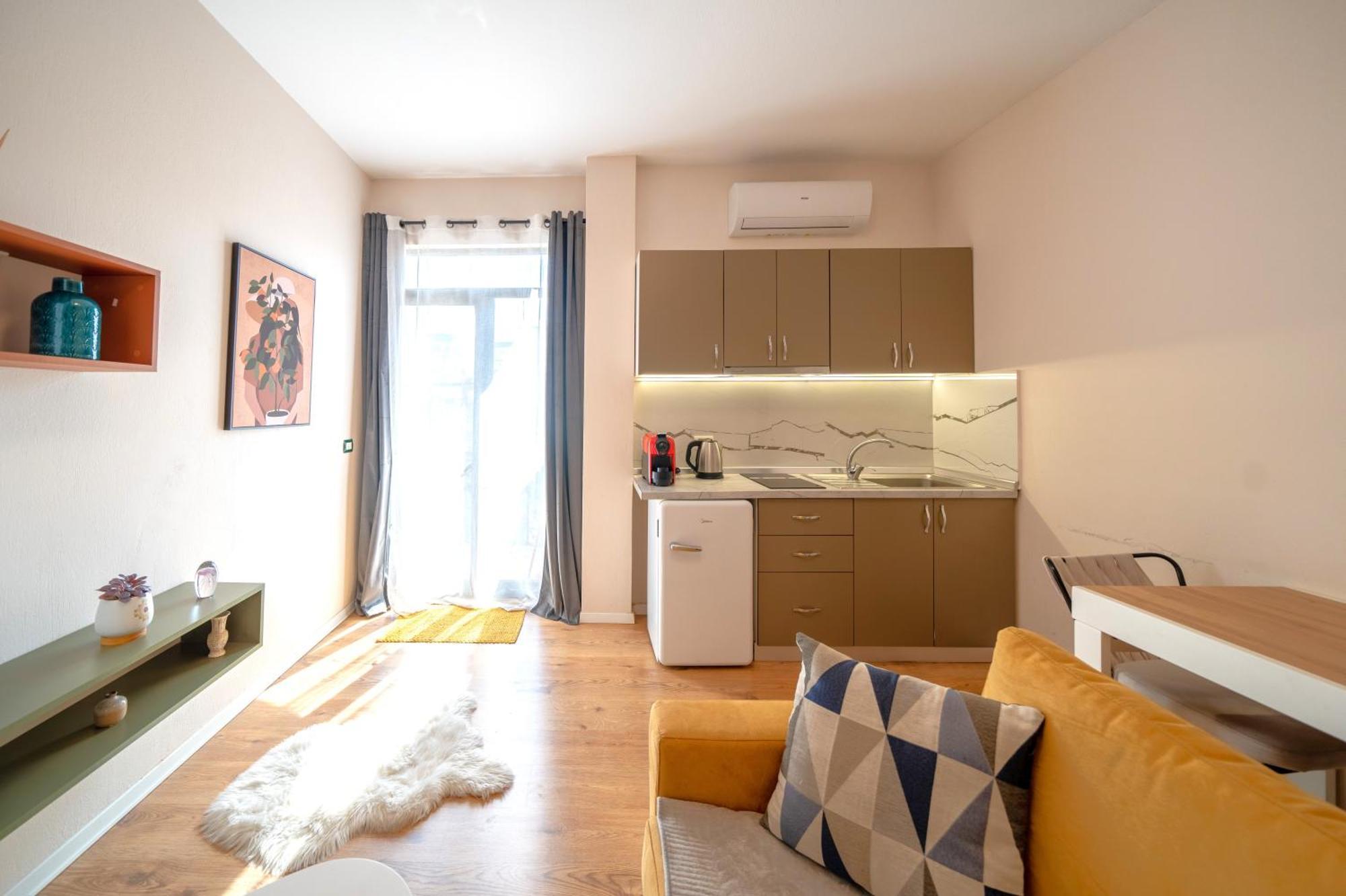 Colorful Comfy Condo Central 地拉那 外观 照片