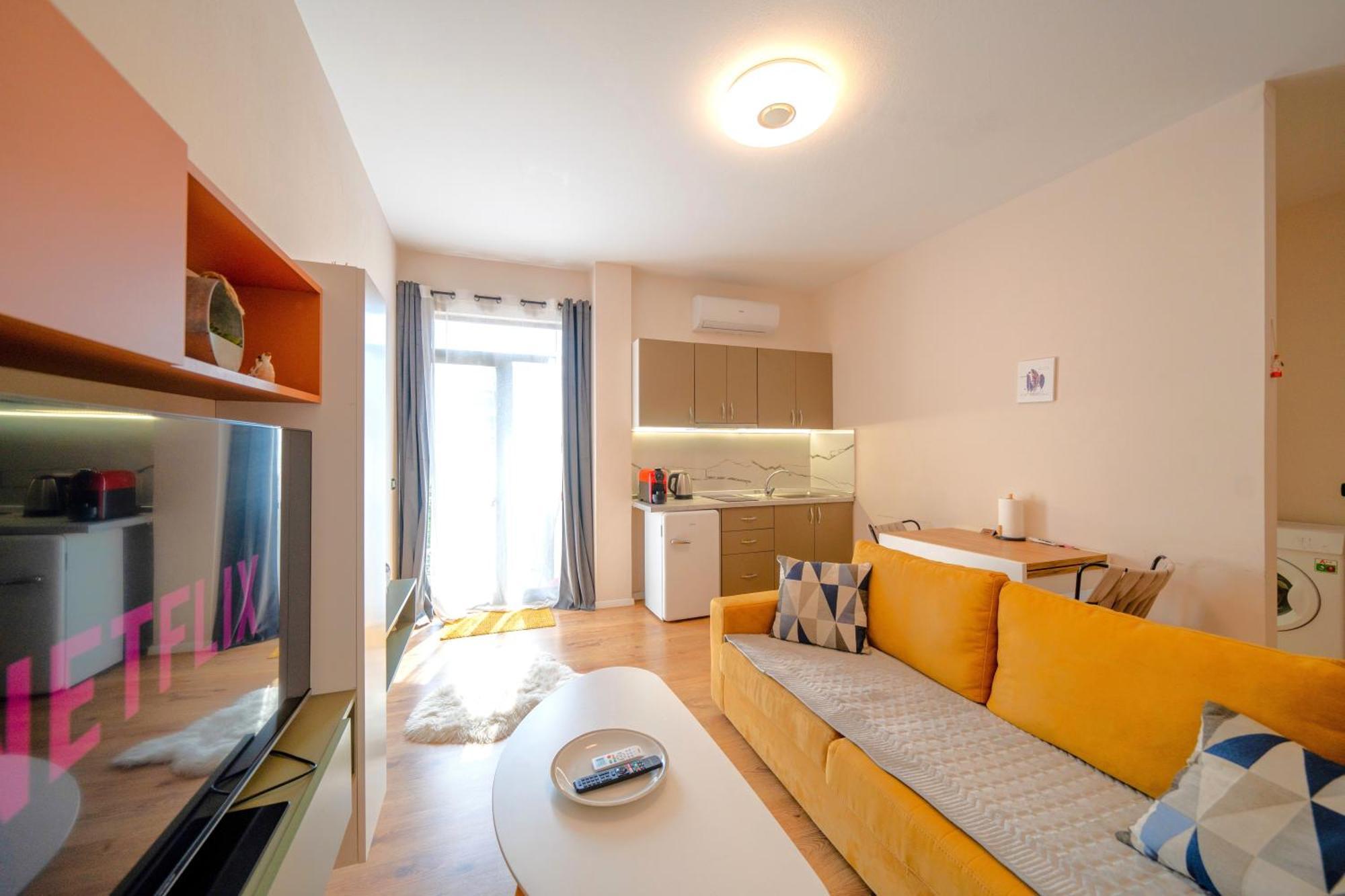 Colorful Comfy Condo Central 地拉那 外观 照片