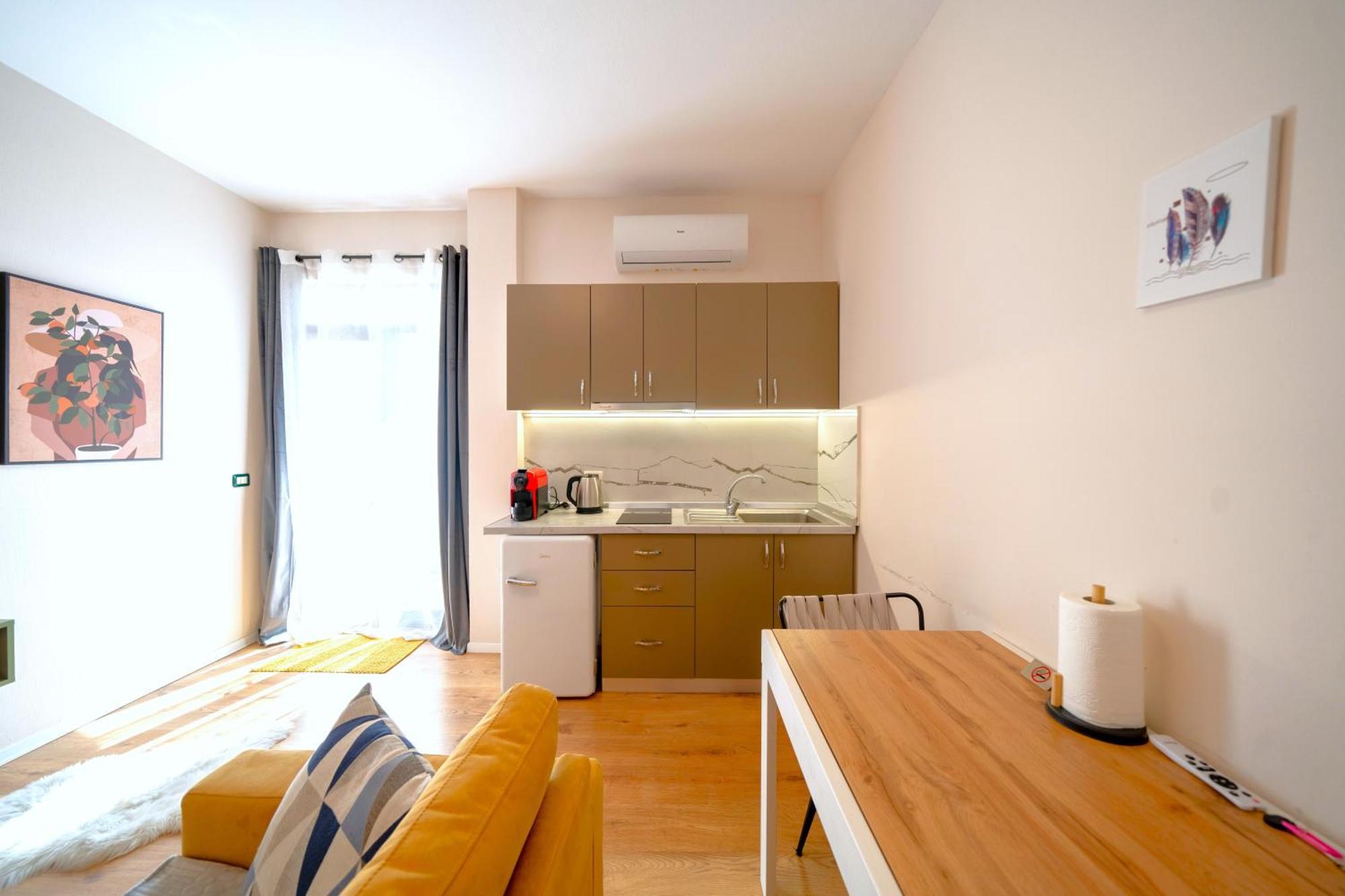 Colorful Comfy Condo Central 地拉那 外观 照片