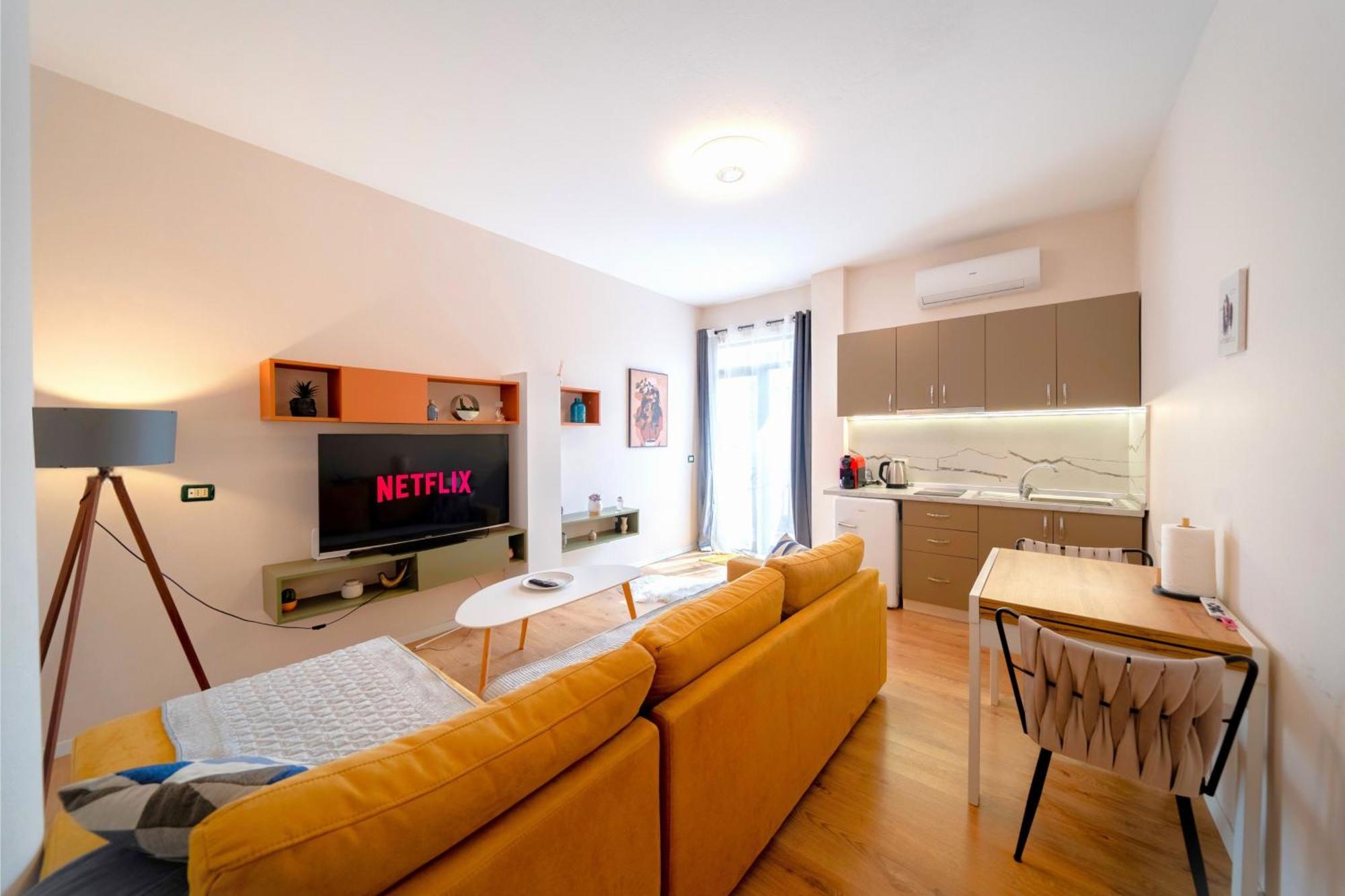 Colorful Comfy Condo Central 地拉那 外观 照片