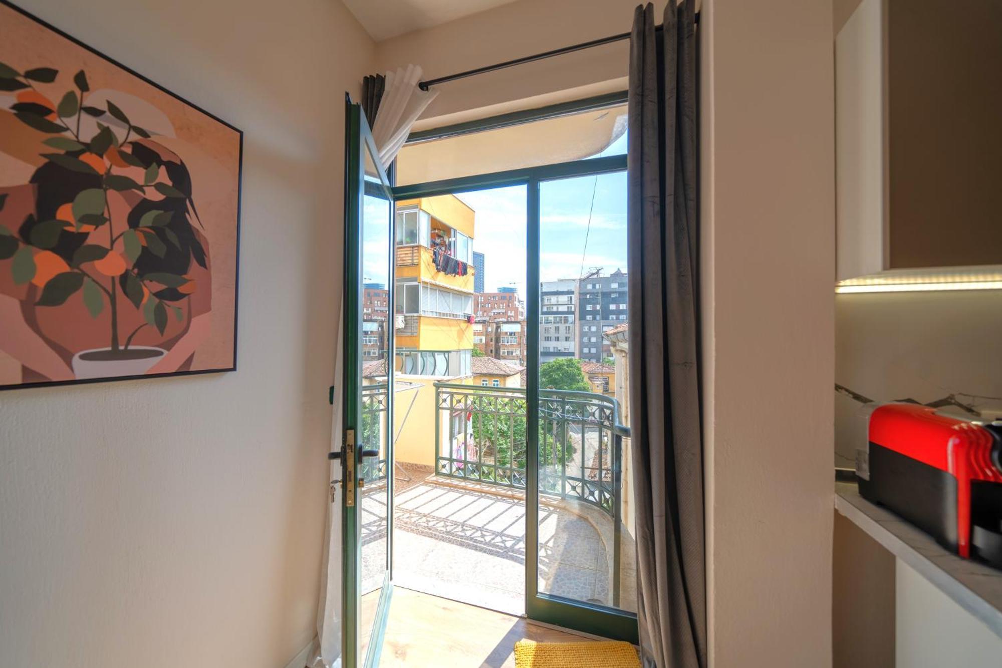 Colorful Comfy Condo Central 地拉那 外观 照片
